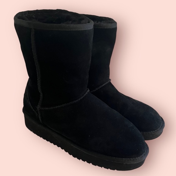 Koolaburra by Ugg Black Suede Faux Fur Lining "Victoria” Short Boot 10 - Picture 1 of 10